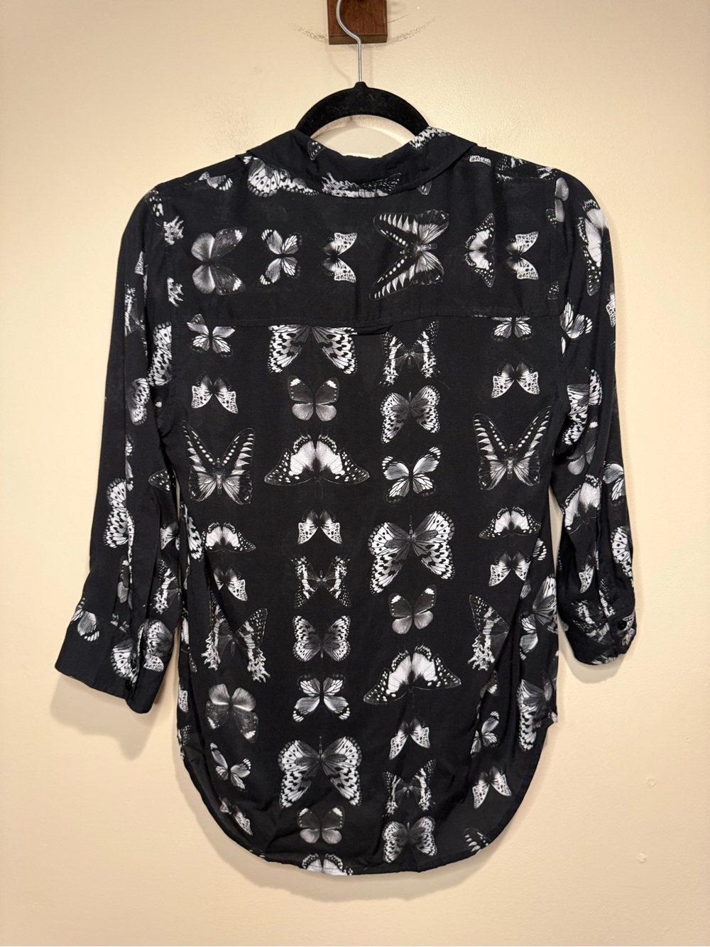 L'AGENCE Camille 3/4 Sleeve Blouse in Black Multi Vintage Butterfly Print Size S - Picture 6 of 11